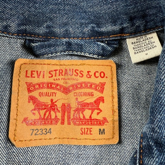 Levi "Heart On My Sleeve" Trucker Jacket Mens Medium Blue Denim Cotton - Picture 4 of 8